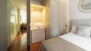 1 slaapkamer, een strijkplank/strijkijzer, gratis wifi, beddengoed