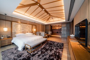 Deluxe-Loft, 2 Schlafzimmer, Terrasse, Bergseite | 1 Schlafzimmer, hochwertige Bettwaren, Daunenbettdecken