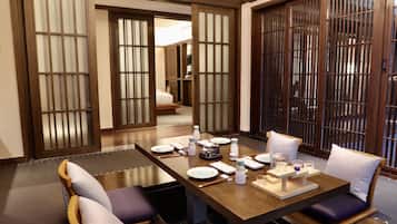 Premier Villa, 2 Bedrooms, Terrace, Mountainside | In-room dining