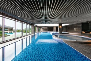 Indoor pool, outdoor pool - G-luxe By Gloria Suzhou Taimei (Suzhou)
