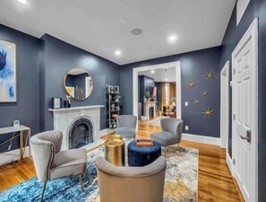 Interior - Lovely 2 bedroom condo 5 mins from downtown (Boston)
