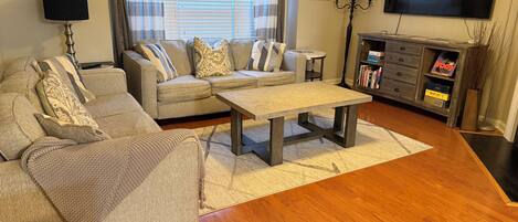 Smart-TV, peis, videospill og DVD-spiller