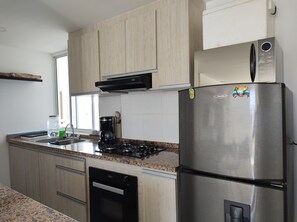 Fridge, microwave, oven, stovetop - Excelente ubicación, confortable, amplio a 5 minutos de la Bahía. (Santa Marta)