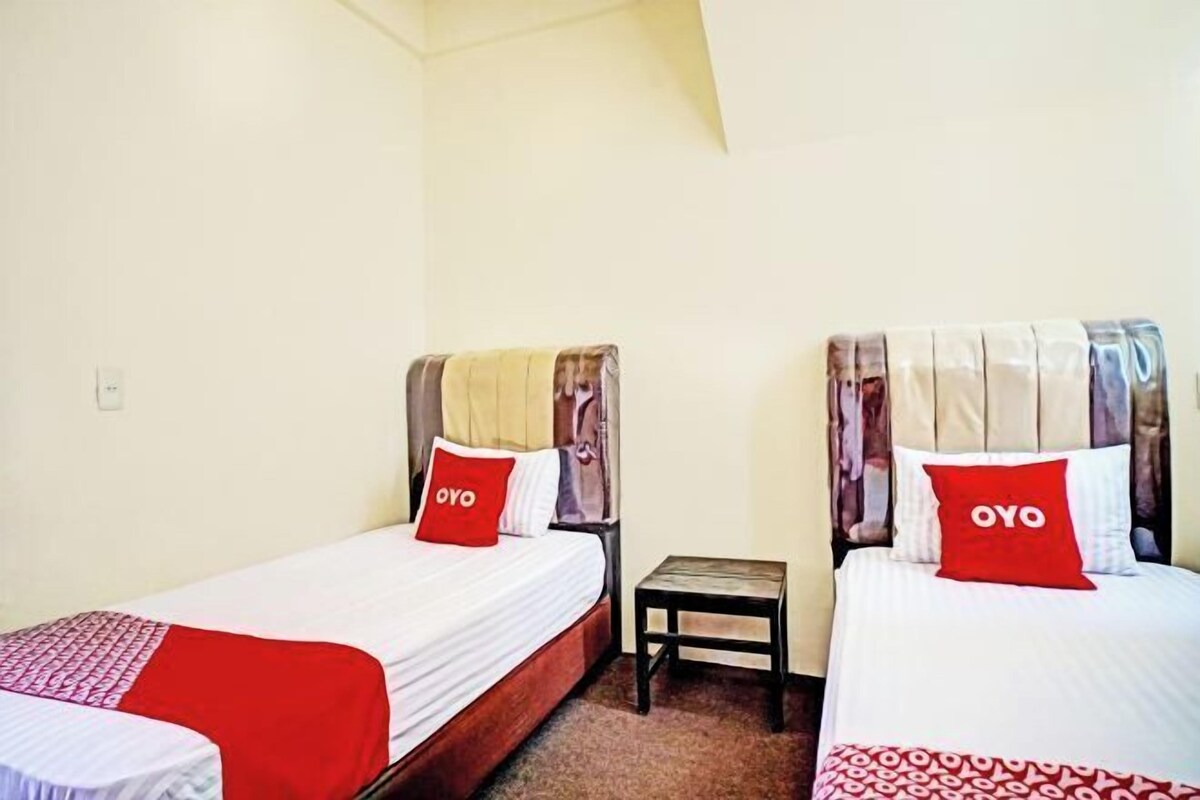 Desk, laptop workspace, WiFi (free), bed sheets