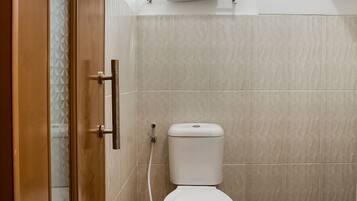 Kahden hengen deluxe-huone | Kylpyhuone | Suihku, pyyhkeet