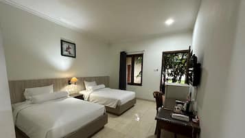 Hypo-allergenic bedding, desk, laptop workspace, free WiFi