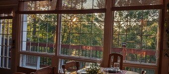 Cozy cottage with hot tub!
