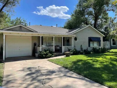 Cute 3 bedroom 2 bath home centrally located