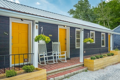 Exterior. 09: The Breuer Room - A PMI Scenic City Vacation Rental