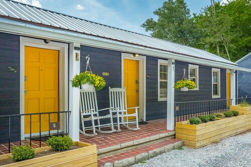 09: The Breuer Room - A PMI Scenic City Vacation Rental