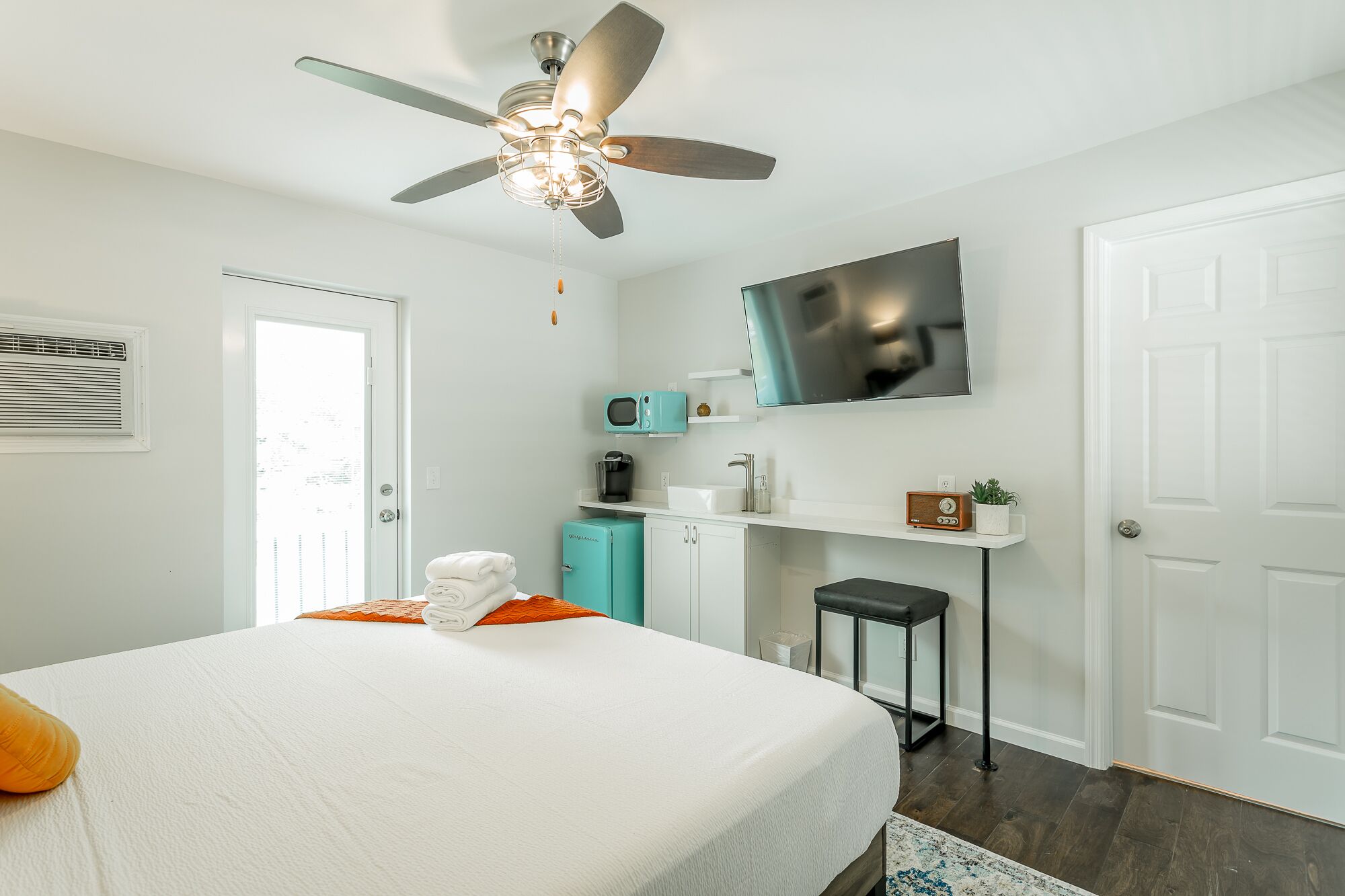 1 bedroom, WiFi, bed sheets