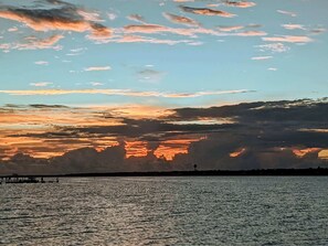 Unclassified image, 4 of 25, button