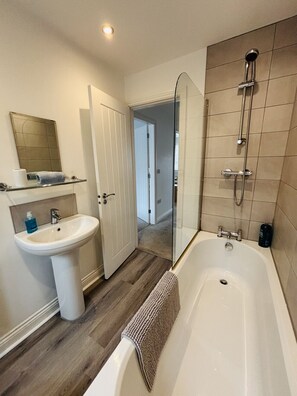 Hair dryer - Penuel 3-bedroom house in Central Sutton-in-Ashfield (Sutton-in-Ashfield)