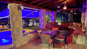 Outdoor dining - Villa - Sleeps 10 - Parking - Private Pool (Dalyan)
