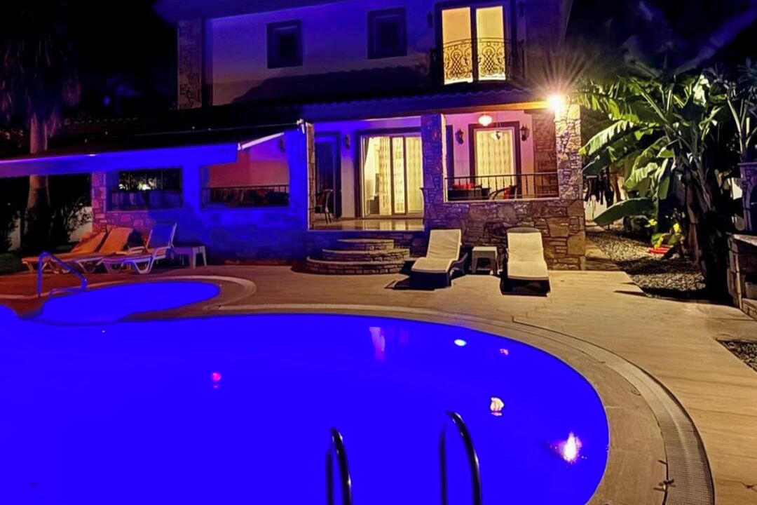 Una piscina cubierta