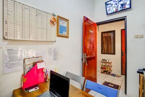 Reception - Hotel O Graha Hsc Syariah (Depok)