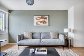 TV, stereo - Elegant Horgen 3 Room w/ Storage, 5 min to Market, by Blueground (Zurich)
