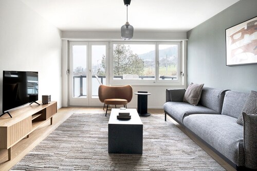 Elegant Horgen 3 Room w/ Storage, 5 min to Market, by Blueground