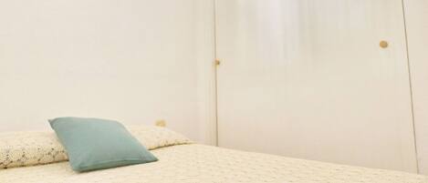 3 chambres, fer et planche à repasser, Wi-Fi, draps fournis