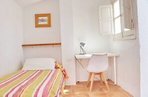 3 makuuhuonetta, silitysrauta/-lauta, Wi-Fi, vuodevaatteet