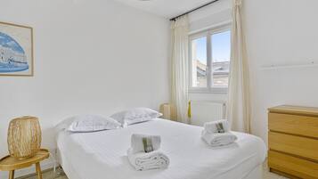 3 slaapkamers, een strijkplank/strijkijzer, wifi, beddengoed