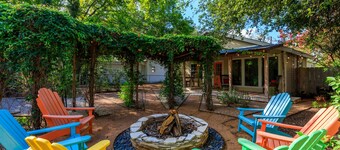 Peach Orchard Haus: 4 Blocks From Main St. | Outside Fire Pit | Deck | King Beds