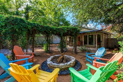 Peach Orchard Haus: 4 Blocks From Main St. | Outside Fire Pit | Deck | King Beds