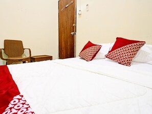 笔记本电脑工作区、免费 WiFi、床单