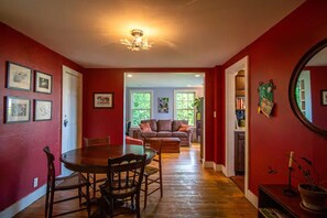 Interior - Cottage in Downtown Mystic (Mystic)