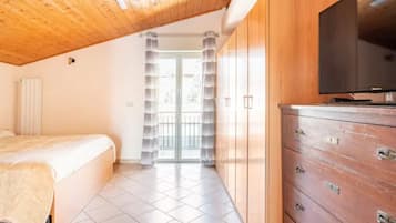 2 Schlafzimmer, Schreibtisch, Bügeleisen/Bügelbrett, kostenloses WLAN