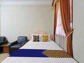 Triple Room | Laptop workspace, free WiFi, bed sheets - Hotel O Meilias (Cilacap)
