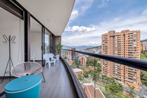 Deluxe Apartment | Balcony - Apartamentos Class Suites by HOUSY HOST (Medellín)
