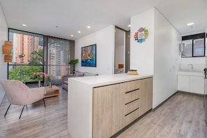 Appartement, 2 chambres (1204) | Cuisine privée | Réfrigérateur, four à micro-ondes, un four, mélangeur