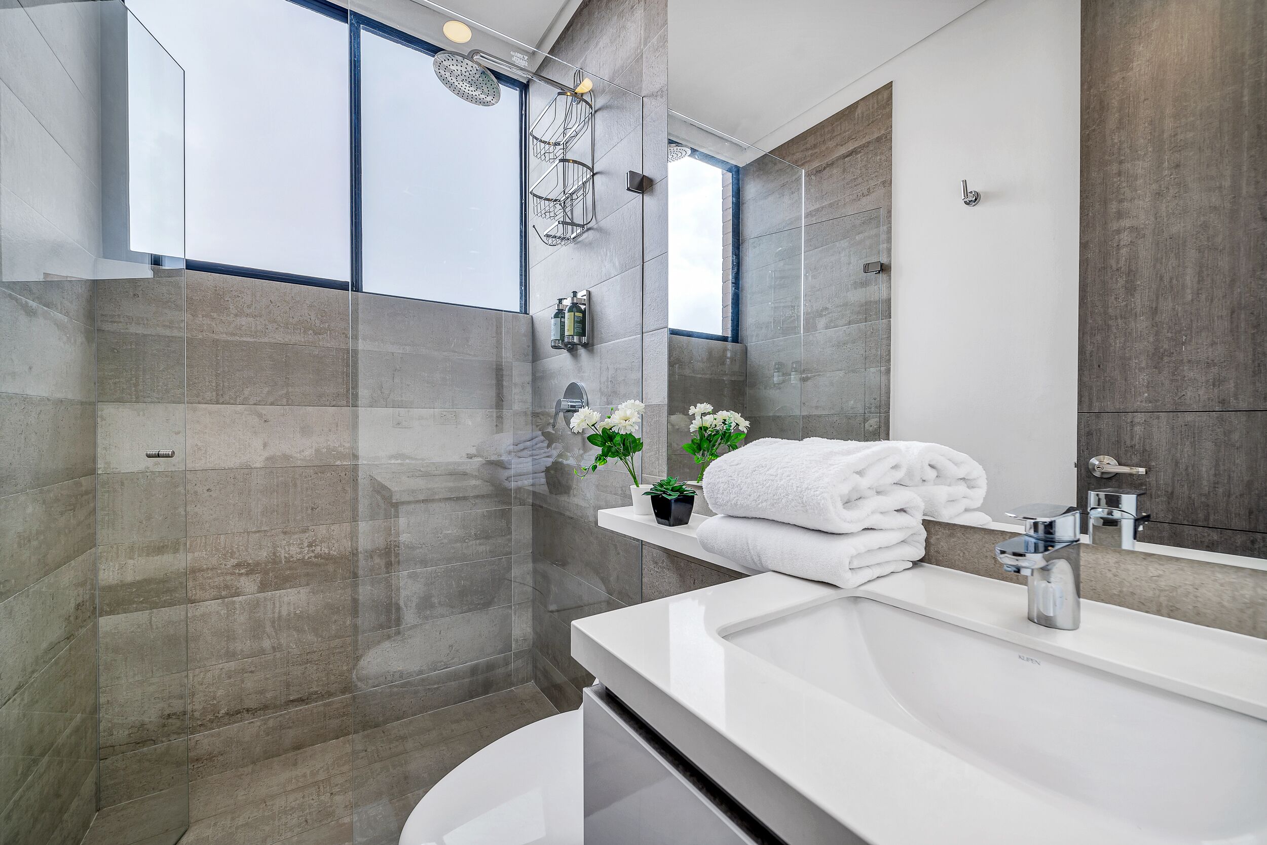 Apartamento, 2 quartos (1602) | Banheiro | Chuveiro, chuveiro com efeito de chuva, secador de cabelo 