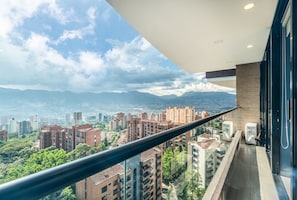 Apartment, 2 Bedrooms (1303) | Balcony