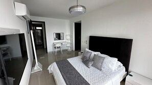 2 habitaciones, escritorio, tabla de planchar con plancha y wifi gratis 