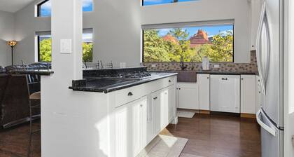 SEDONA GEM!Views!! ENJOY NEW BARREL SAUNA after your red rock HIKING experience!