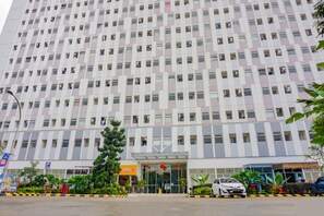 Exterior - OYO 90241 SIROOMS Apartmen Gunung Putri (Gunung Putri)