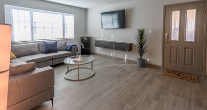 Spacious Cozy Condo Close to Sphere & Strip.