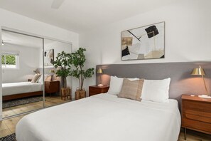 2 Schlafzimmer, Schreibtisch, Bügeleisen/Bügelbrett, Reisekinderbett