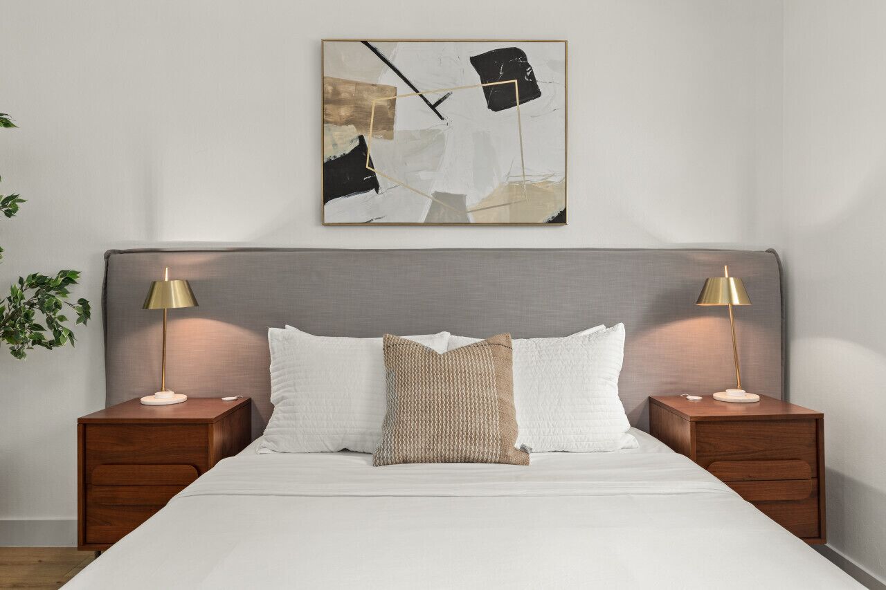 2 Schlafzimmer, Schreibtisch, Bügeleisen/Bügelbrett, Reisekinderbett