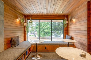 Interior - Sunny First Hill 1BR w/ Gym, Roof & Lounge, nr Pioneer Sq, by Blueground (Seattle)