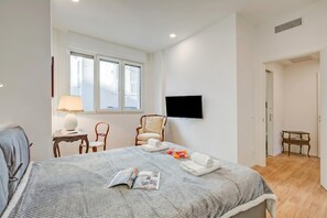 Family Apartment, Multiple Bedrooms, Sea Facing (Casa Angerin 3 - 100m from sea)