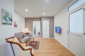 TV a schermo piatto 21 pollici con canali via cavo