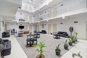 Lobby - OYO 90499 Hotel Fortune (Manado)