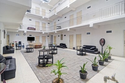 OYO 90499 Hotel Fortune