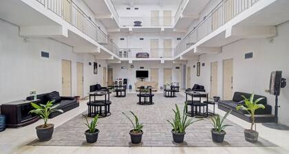 OYO 90499 Hotel Fortune