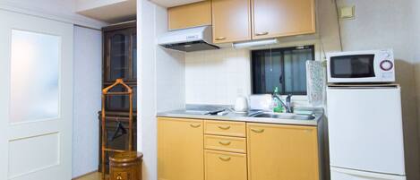Refrigerador, parrilla de estufa y comedor