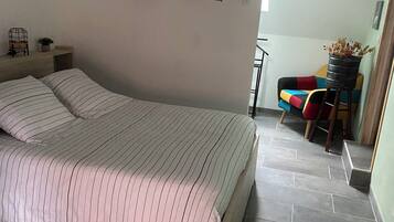 7 chambres, coffres-forts dans les chambres, fer et planche Ă repasser