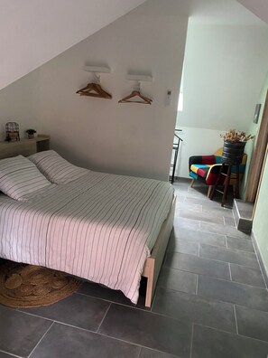 7 Schlafzimmer, Zimmersafe, Bügeleisen/Bügelbrett, Reisekinderbett